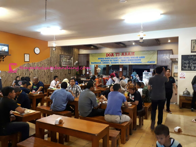 Menikmati Kuliner Sunda Jadul di Warung Nasi Bancakan Abah Barna