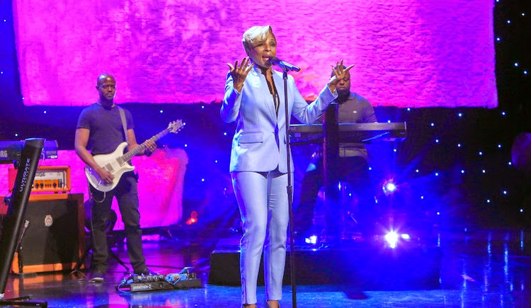 Mary J. Blige Performs "Right Now" on Ellen Show + Rocsi Diaz, Adrienne Bailon Attends Latina Magazine Party