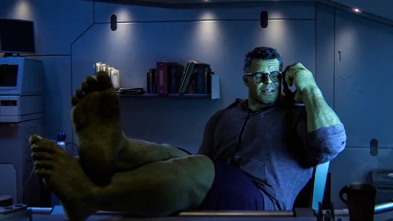 Mulher-Hulk explica mudança no uniforme do Demolidor em novo episódio