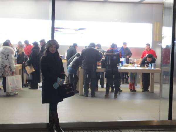 Here are some pics from my Apple store visit in Beijing at The Village ...