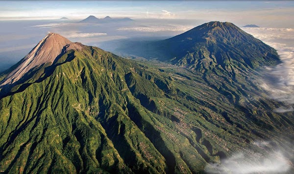 Menakjubkan! Mengungkap Misteri Gunung Vulkanik Aktif: Batuan yang Membentuk Keajaiban Alam