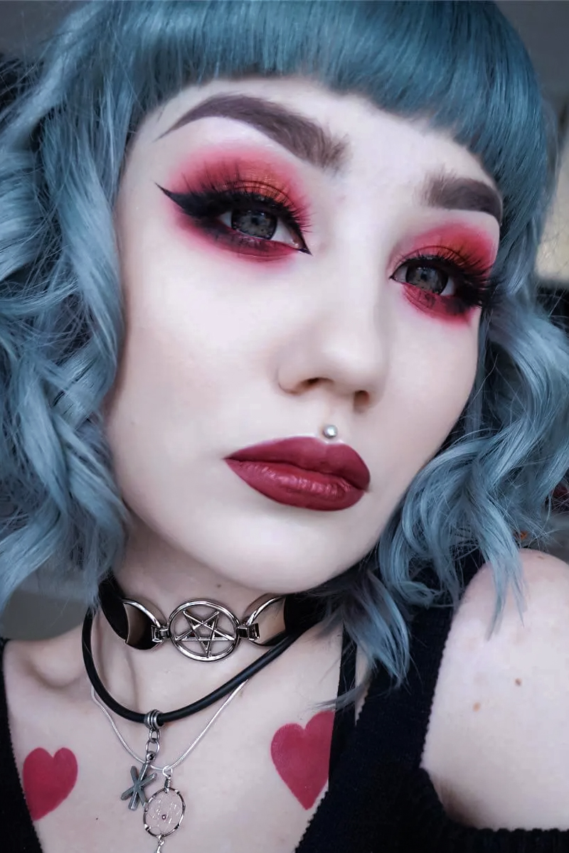 10 Breathtaking Goth Makeup Looks You