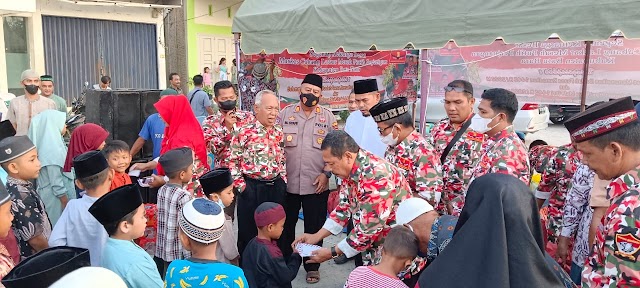 Kapolsek Medang Deras bersama Instansi terkait melaksanakan kegiatan bakti sosial Kepada Para anak- anak Yatim