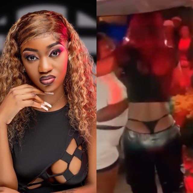 Yola Reis actua no show com bunda completamente exposta