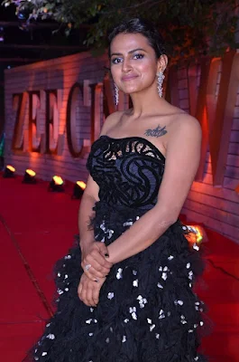 Actress Shraddha Srinath Stills at Zee Telugu Cine Awards 2020 Red Carpet 
