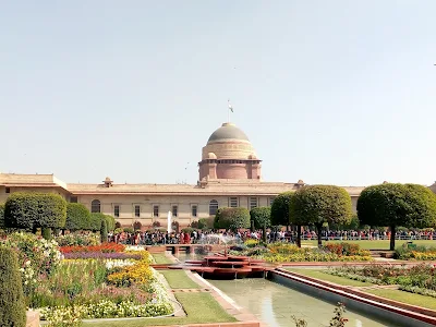 मुगल गार्डन (Mugal Garden)राष्ट्रपति भवन