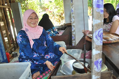 Food MANIA: Kuih Karas & Cucur Meniram aka Denderam @ Kota 