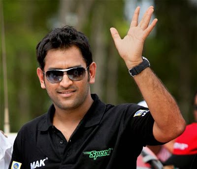 Mahendra_Singh_Dhoni_in_stylist_look