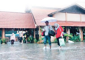 Batu Burok Beach Resort dilanda banjir