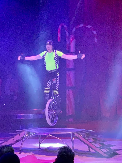 performer at Zippos Christmas Circus 2019, Hyde Park Winter Wonderland