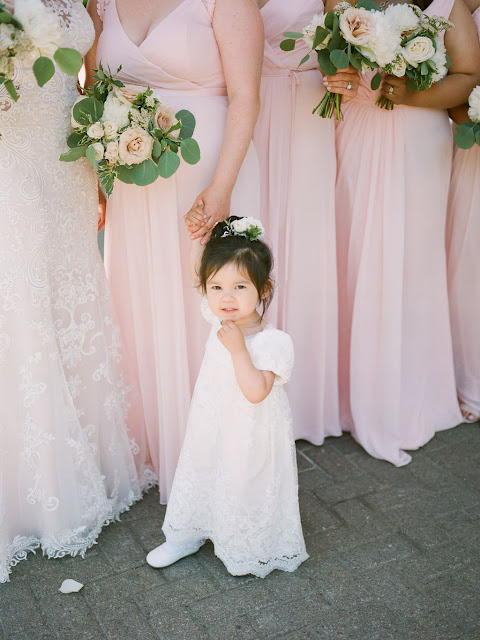 Niagara Wedding Planner | A Divine Affair | Ashley and Mike. Niagara on the Lake Wedding reception at Queens Landing. Photo by Gemini Photography. Blush and Gold Wedding details. Ceremony at Miller House Garden at Pillar and Post. Blush and ivory wedding flowers.