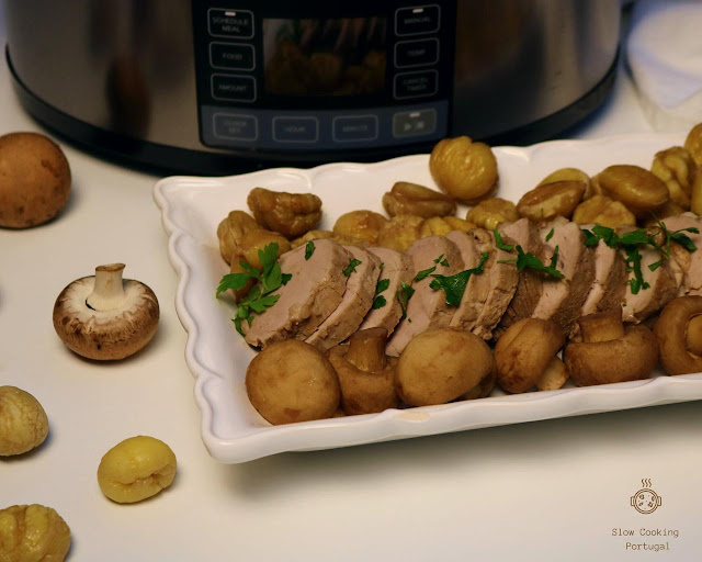 Lombinhos com castanhas e cogumelos na slow cooker