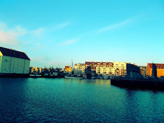 Hermosa vista al río Motlawa en Gdansk Polonia