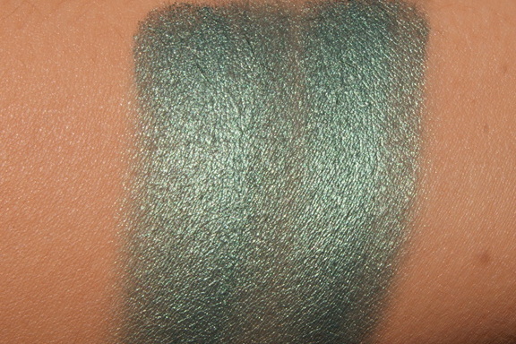 MUA Single Eyeshadow in Shade 7