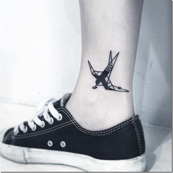 golondrina-geomtrica-y-en-blanco-y-negro