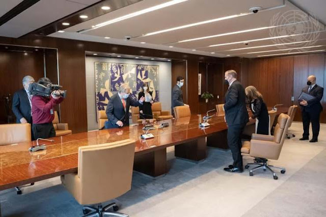 Secretary-General António Guterres (third from left) meets with Julio César Arriola Ramírez, Minister for Foreign Affairs of the Republic of Paraguay. Credit photo, Evan Schneider