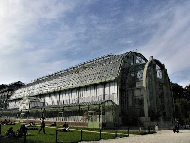 outside view of Les Grandes serres du Jardin des Plantes