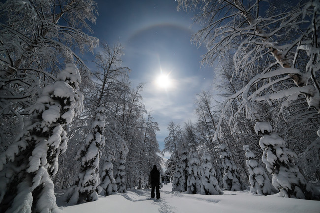 While the shots of the landscape alone are enough to conjure the feeling of solitude, Törmänen goes the extra step by incorporating lone human figures into her photos. - These Photos Of The Arctic Are Breathtaking -- And Will Make You Feel So Alone