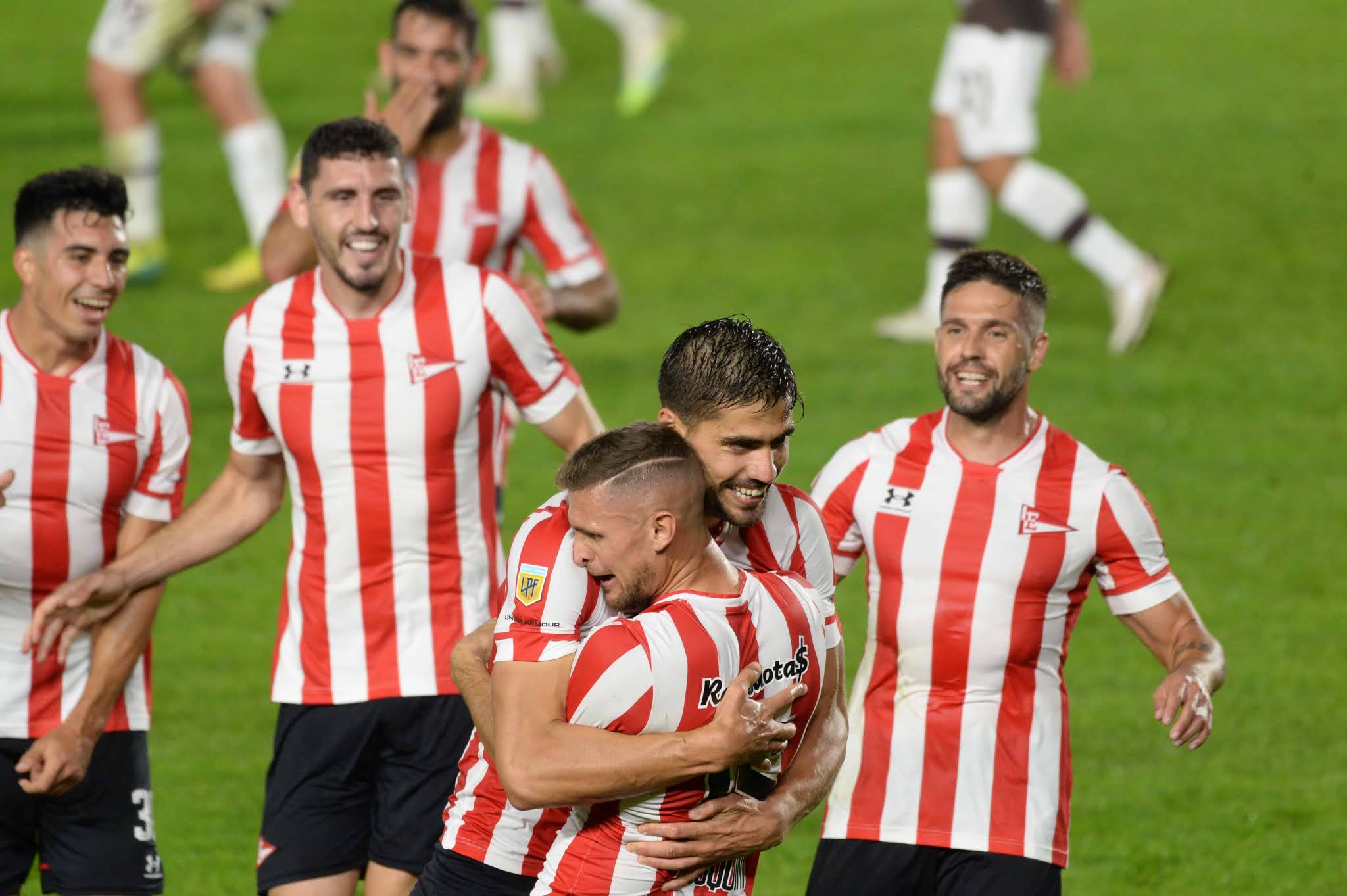 Estudiantes se aseguró la clasificación a cuartos de final tras vencer a Platense