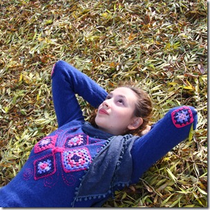 Maglione blu ricamato-4