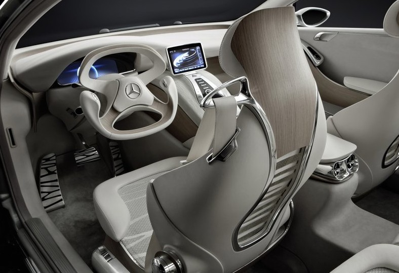 Both variants of the MercedesBenz F800 Style Concept accordingly accomplish