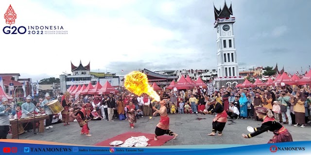 Perdana, Kadin Bukittinggi  Gelar Bazar di Jam Gadang