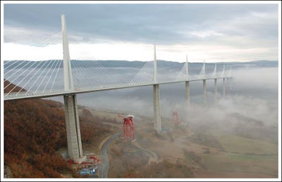 Foto Jembatan Tertinggi Di Dunia Millau Bridge