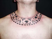 tribal pe gat, tatuaj
