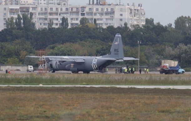 В Одесі аварійно сів військовий літак США