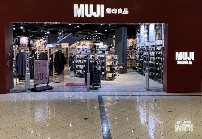 Muji 無印良品 - Atrium On Bay