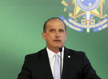 Líderes querem verba prometida por governo antes de votar Previdência em comissão