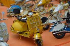 Kreativitas Kerajinan  Miniatur Motor  dari  Kayu Asal Klaten 