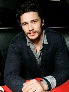 James Franco con bigote y barba