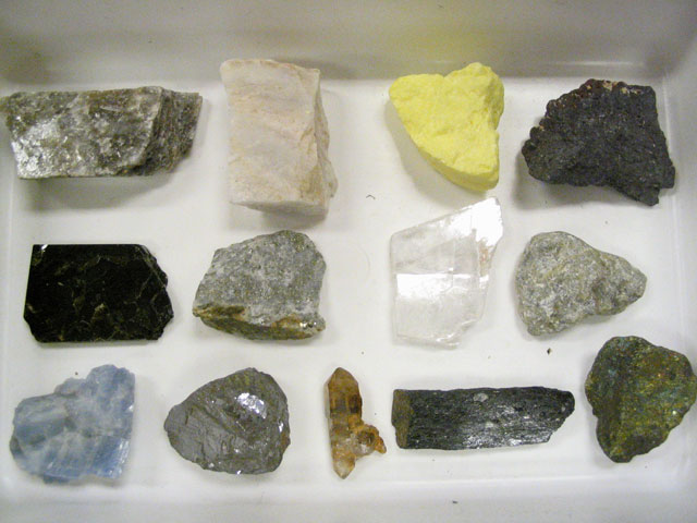 Dasar Klasifikasi Kristal Mineral Batuan Geologi 