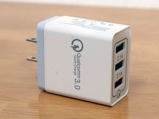 USB充電器 急速 ACアダプター QC3.0 搭載 急速充電器 3ポート 30W USBコンセント プラグ搭載 USBポートiPhone充電ライトニングケーブル付き Android/iPhone/iPadなど対応 持ち運び便利、旅行用Qualcomm Quick Charge 3.0