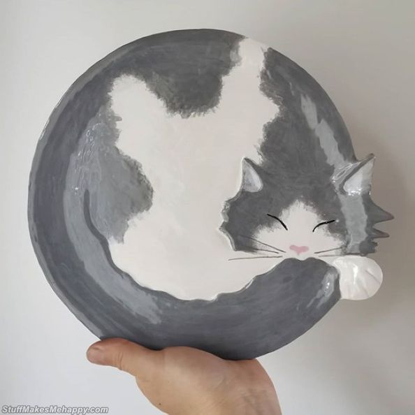 Plates In The Shape Of Cats By Ceramic Artist Taniko Ga