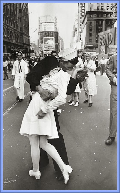 The Famous Kiss in Time Square 1945.