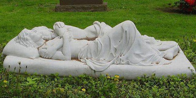 unusually designed tombstones Seen On coolpicturesgallery.blogspot.com
