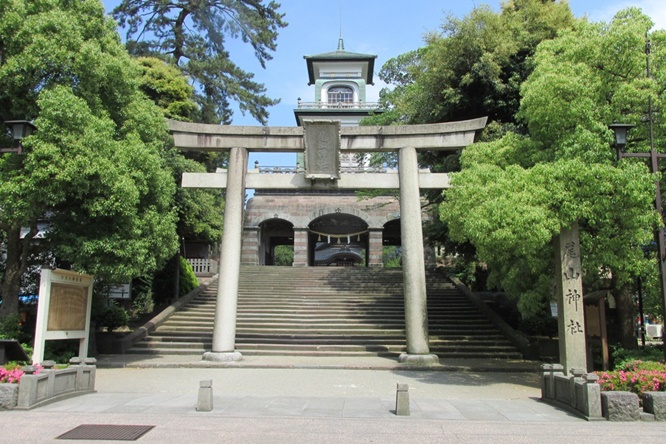 ศาลเจ้าโอยามะ (Oyama Shrine: 尾山神社)