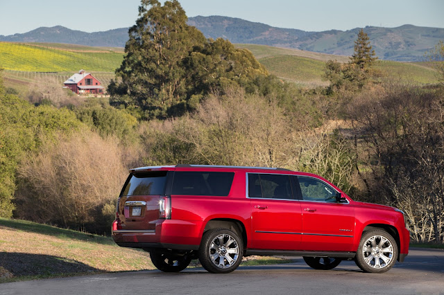 Rear/side view of 2017 GMC Yukon XL Denali