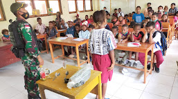    Satgas Pamtas Hibur Anak-Anak Papua Dengan Atraksi Sulap