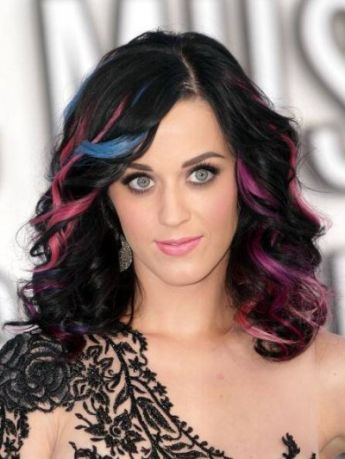 Latest Ideas For Curly hair To Impress In The Winter 2016-17
