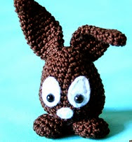 http://www.ravelry.com/patterns/library/easter-egg-bunny---osterhaseneierkopf