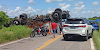Acidente com dois carros e um caminhão deixa quatro feridos e um morto, no interior do Ceará.