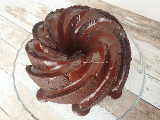 bundt cake de aguacate y algarroba