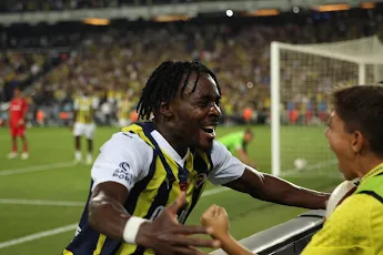 Fenerbahçe fans create graffiti of Bright Osayi-Samuel punching pitch invader