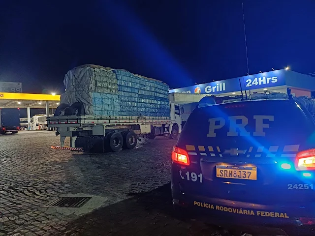 PRF flagra caminhão com placa adulterada na Dutra, em Barra Mansa