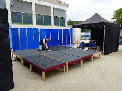 Scène, fabrication de scène, diy, fabrication de praticable, wood stage, scéne en bois, stand out, Agora citoyenne - Forum des associations du 10eme - 10 septembre 2017, Forum associations et vie locale – Paris 10- Signalétique, Forum des associations, paris 10, mairie du 10eme, ismail et julien, ismail konate, julien kozlowski, conception, design, scène, citoyenneté, menuiserie, agence donner des ailes, dda, agence dda, juko access, juko concept, event design, designer d’événement, bureau d’étude et de conception, conception 3D,  , scénographie, makeover, space makeover, muséographie, expographie, aménagement, bois, menuiserie, art, art contemporain, scene asd sx 290, dxr 12, dxs 15.