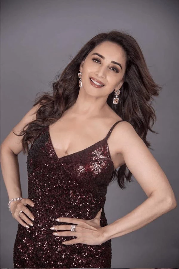 madhuri dixit hot old bollywood actress