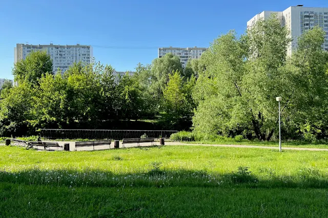 улица Мусы Джалиля, парк в пойме реки Городни